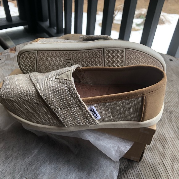 Kids TOMS shoes BNIB - Picture 2 of 10